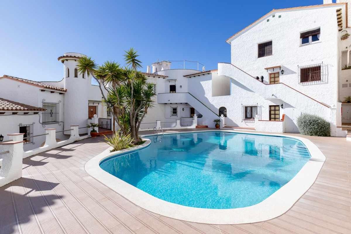 Apartamento Alojáte en una torre sobre el mar Sitges Exterior foto