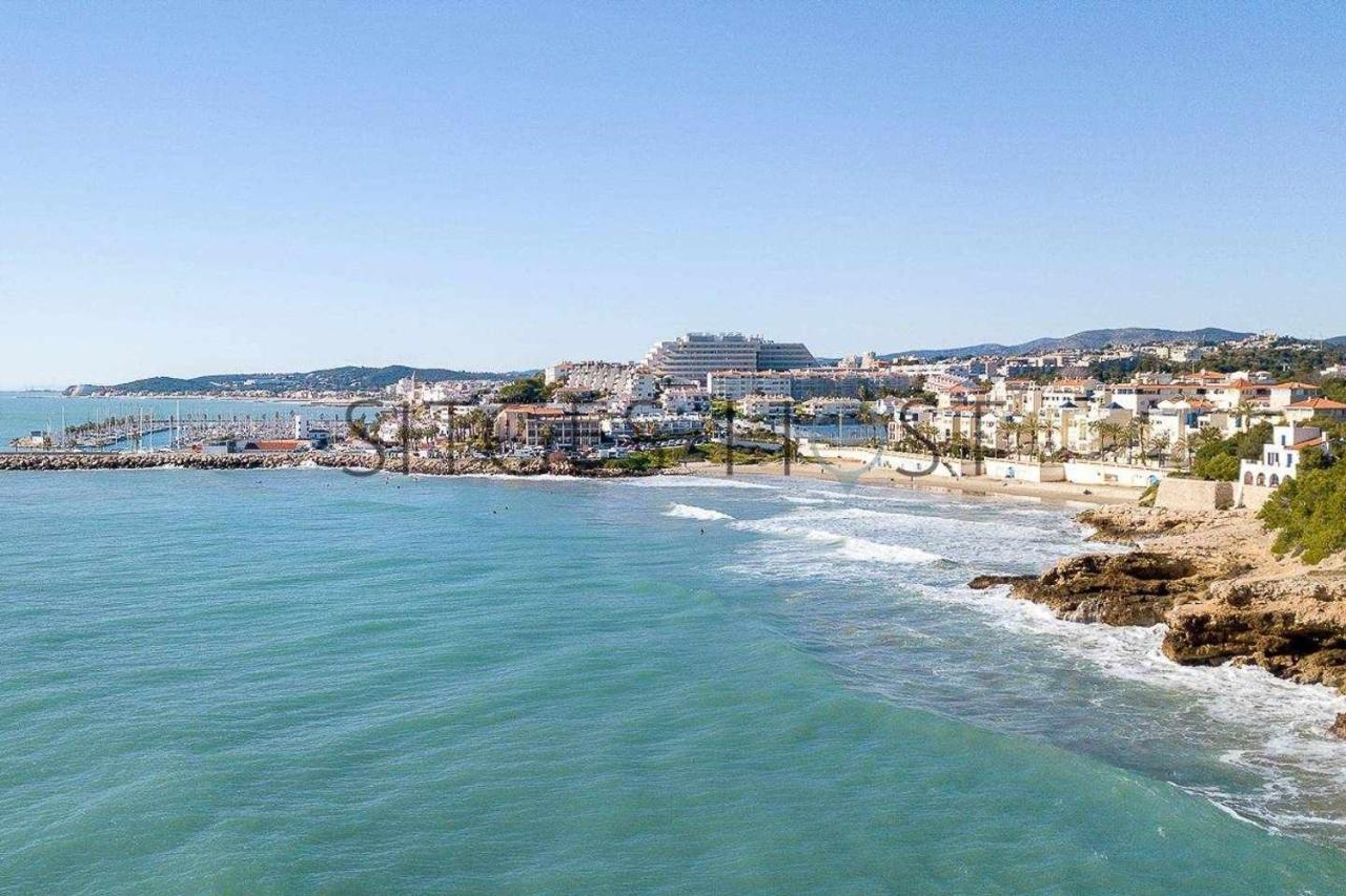 Apartamento Alojáte en una torre sobre el mar Sitges Exterior foto