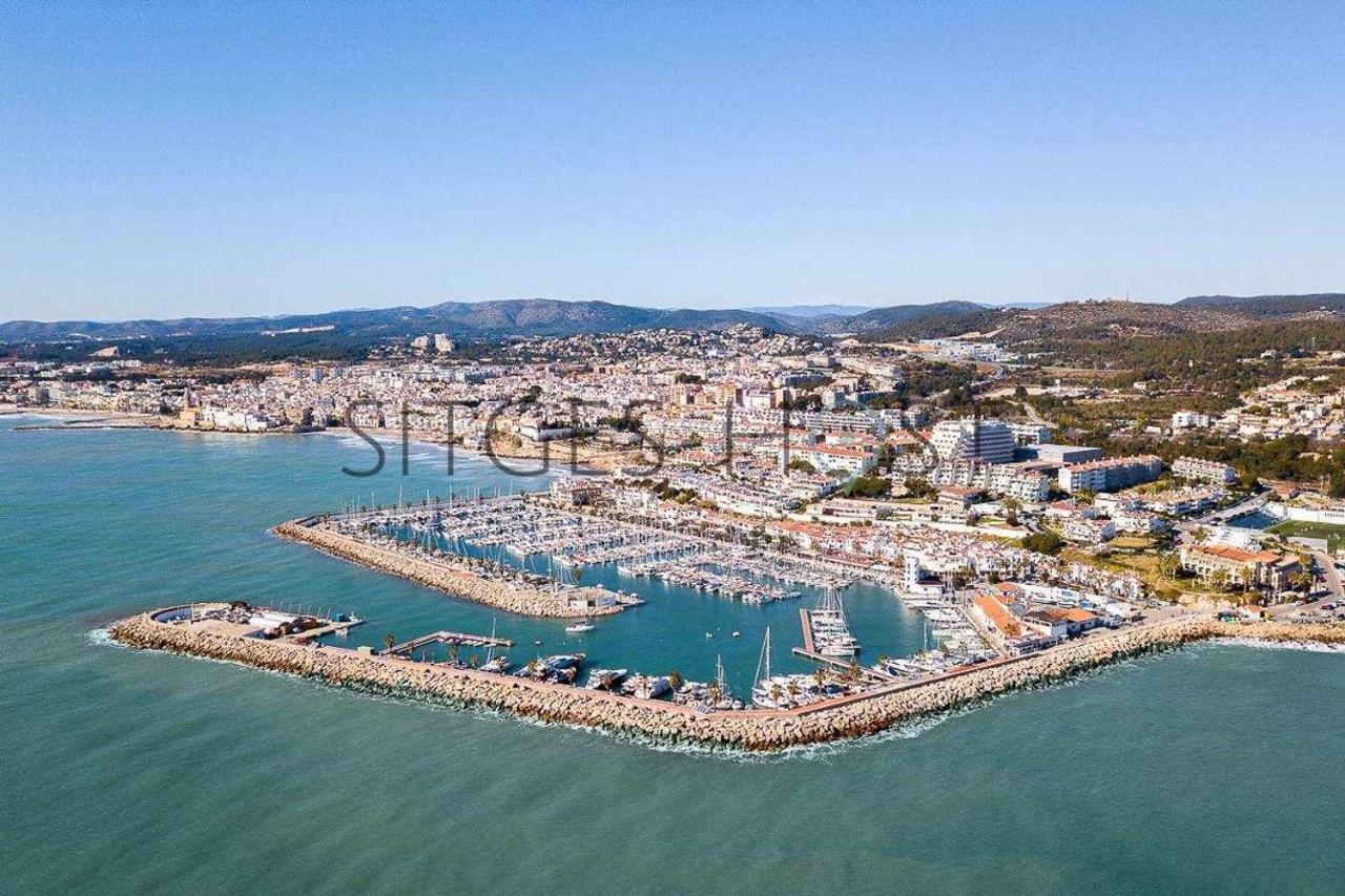 Apartamento Alojáte en una torre sobre el mar Sitges Exterior foto