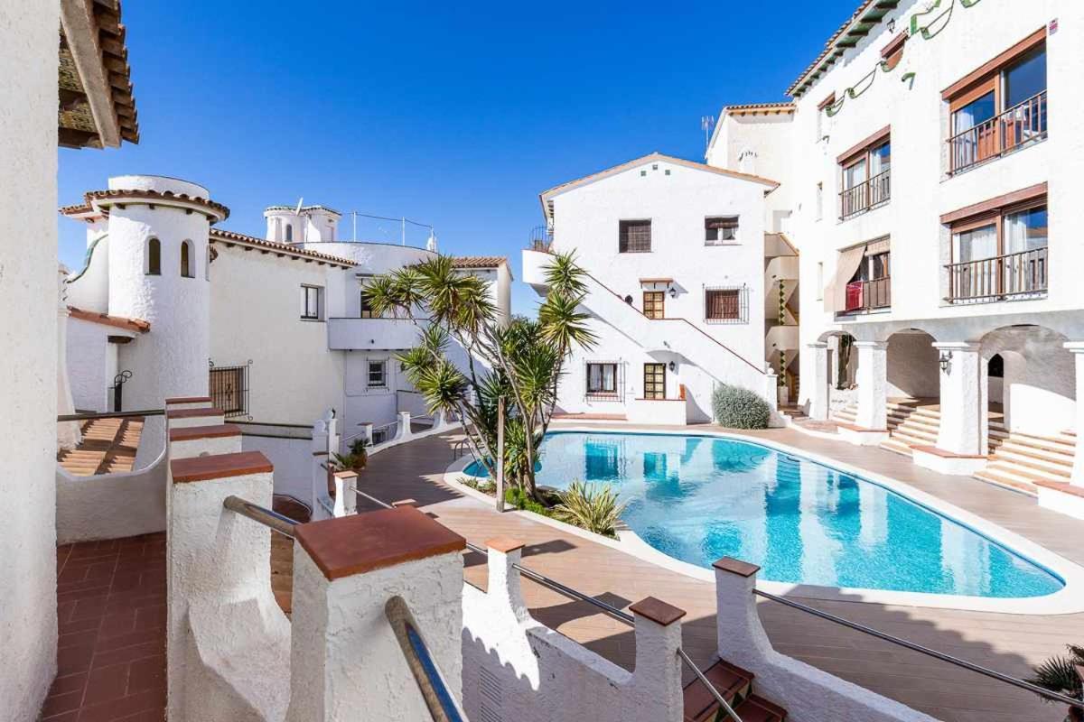 Apartamento Alojáte en una torre sobre el mar Sitges Exterior foto